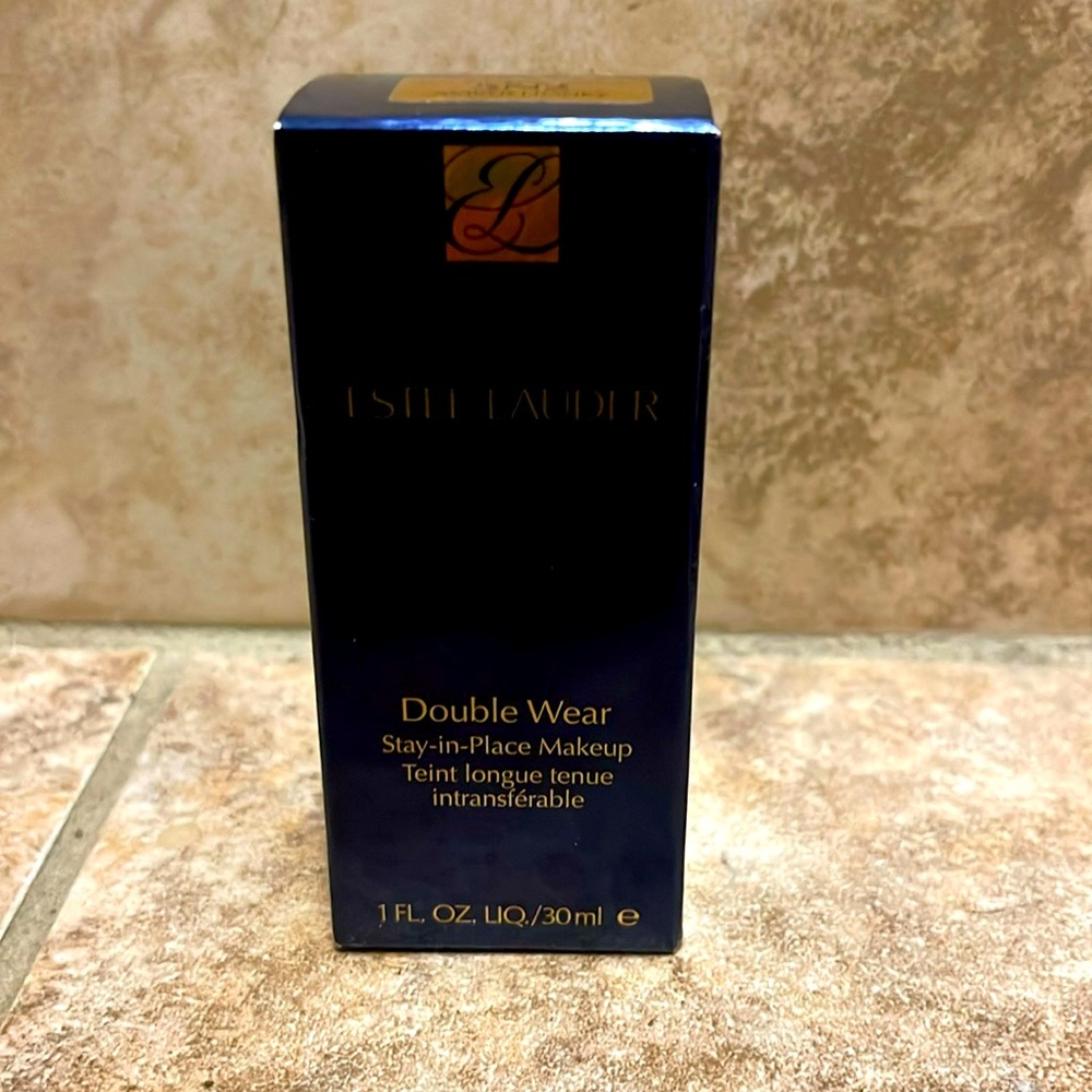 Estée Lauder Double Wear Makeup